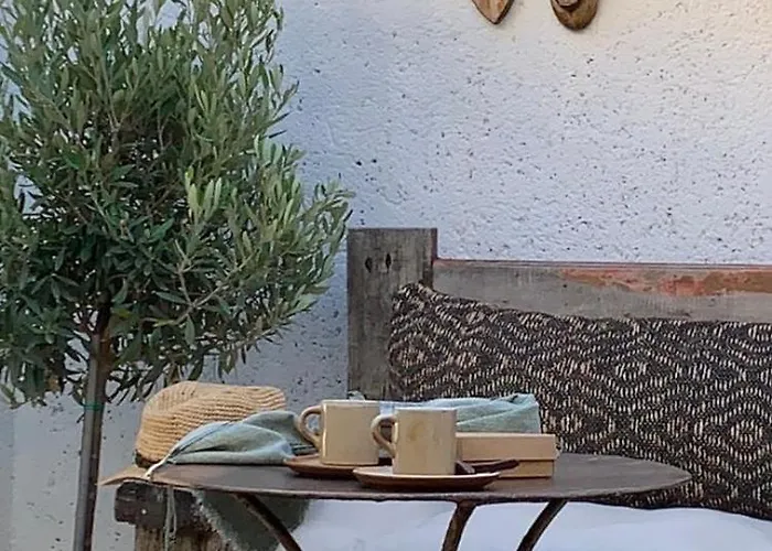 La Terrasse Du Pont Jullian Charme Et Calme Dans Le Coeur Historique
